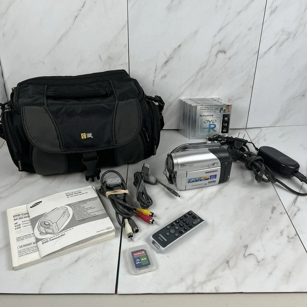 Samsung SC-DC164 DVD Camcorder 33x Optical Zoom - Bundle + Tested